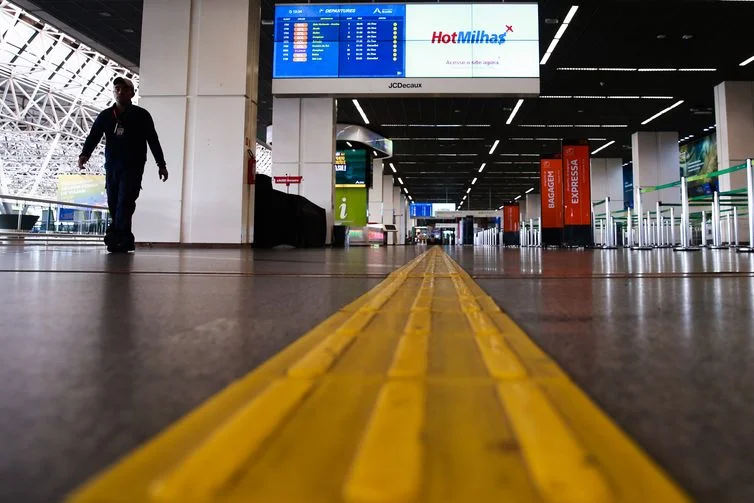 Aeroporto Internacional Juscelino Kubitschek, terceiro maior aeroporto do Brasil com pouca movimentação de passageiros