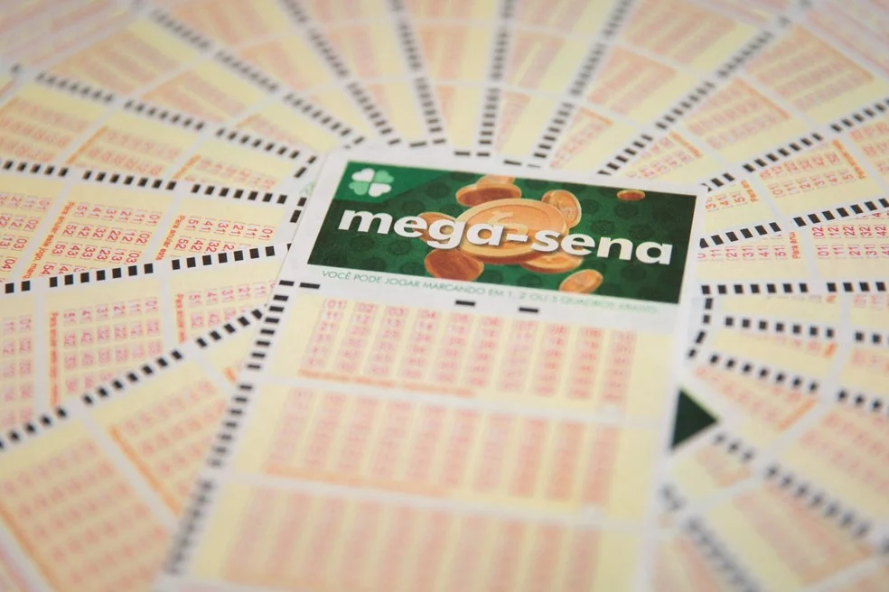  Aposta única da Mega-Sena custa R$ 4,50 e apostas podem ser feitas até às 19h — Foto: Marcelo Brandt/G1
