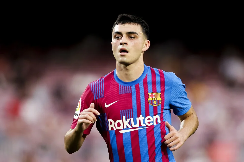 Pedri é um dos jovens do Barcelona e está avaliado entre € 120 milhões e €150 milhões, o que ajuda a explicar boa posição do clube — Foto: David S. Bustamante/Soccrates/Getty Images