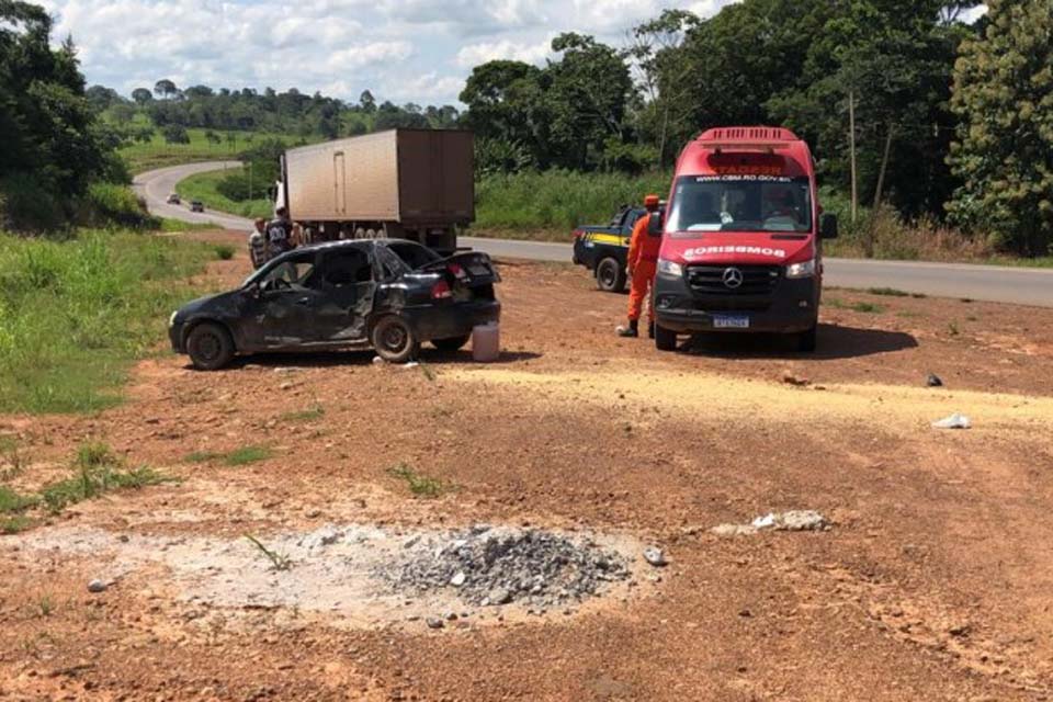 Colisão Entre Um Carro E Um Caminhão