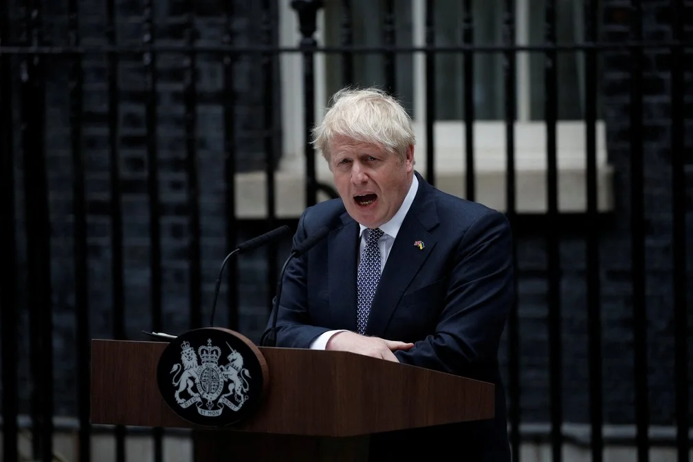Primeiro-ministro britânico, Boris Johnson, durante pronunciamento na frente de seu escritória em 7 de junho de 2022 — Foto: Peter Nicholls/REUTERS