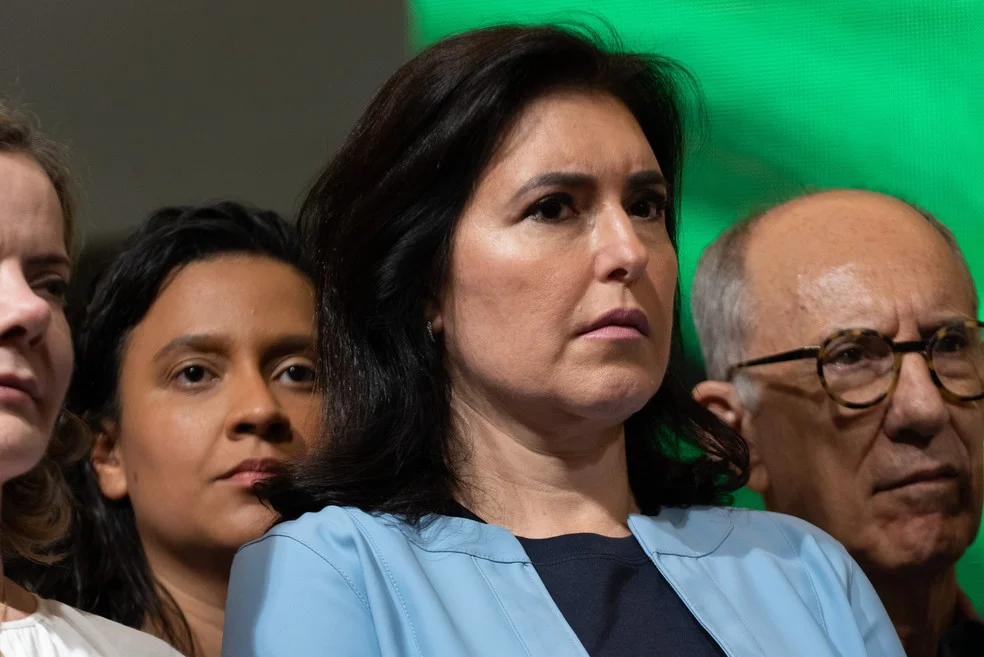 Senadora e terceira colocada no primeiro turno, Simone Tebet (MDB) estava ao lado de Lula no discurso da vitória do presidente eleito — Foto: Fábio Tito/g1
