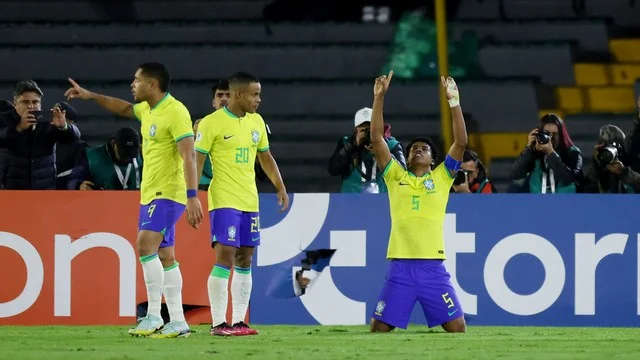 Andrey comemora o gol pelo Brasil contra o Uruguai no Sul-Americano Sub-20