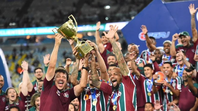 Diniz e jogadores do Fluminense comemoram título do Carioca