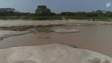 Imagens mostram bancos de areia gigantes no rio Madeira em Porto Velho