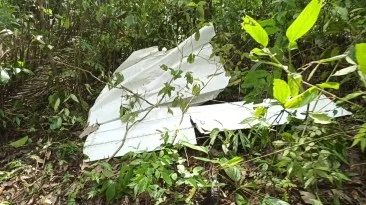 Destroços do vião Caravan que decolou do Aeroporto de Rio Branco na manhã deste domingo, 29, caiu na parte esquerda da pista após alguns minutos de sobrevoo Foto: David Sahid