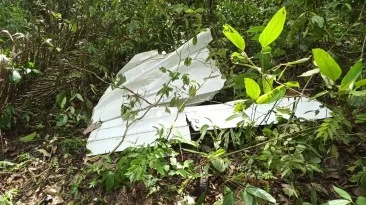 Destroços do vião Caravan que decolou do Aeroporto de Rio Branco na manhã deste domingo, 29, caiu na parte esquerda da pista após alguns minutos de sobrevoo Foto: David Sahid