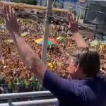 Bolsonaro é ovacionado por multidão no interior de SP