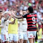 Flamengo vence Corinthians e alivia pressão sobre Tite