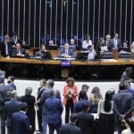 Congresso mantém veto de Bolsonaro que proíbe criminalização de fake news