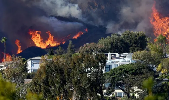 Residencias próximas aos incêndios em Los Angeles