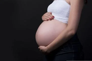 Foto de gestante - Mulher em gestação. Foto: Fotorech/Pixabay