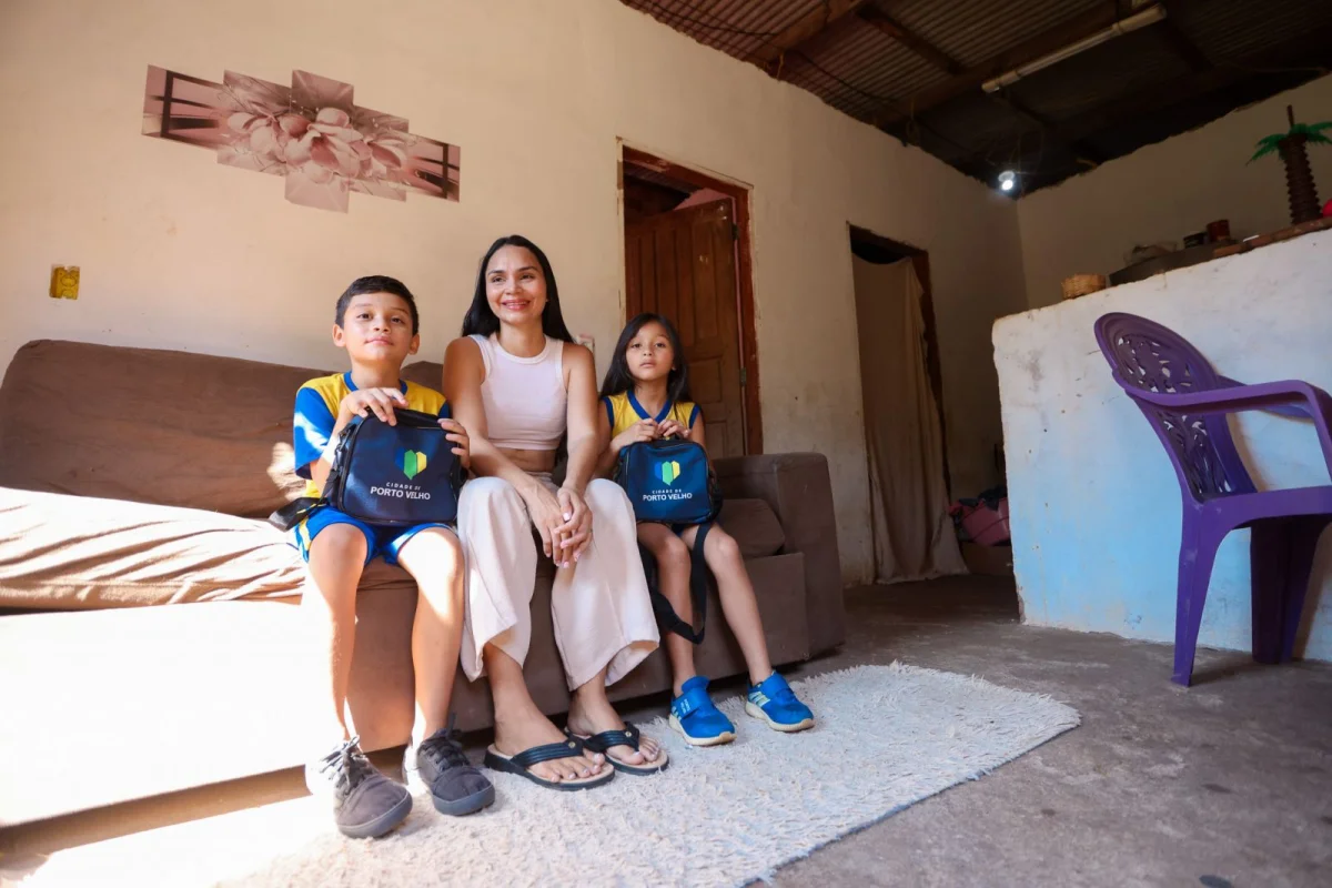 Elke de Souza e seus dois filhos, Luís Henrique Vieira e da Helena Vieira