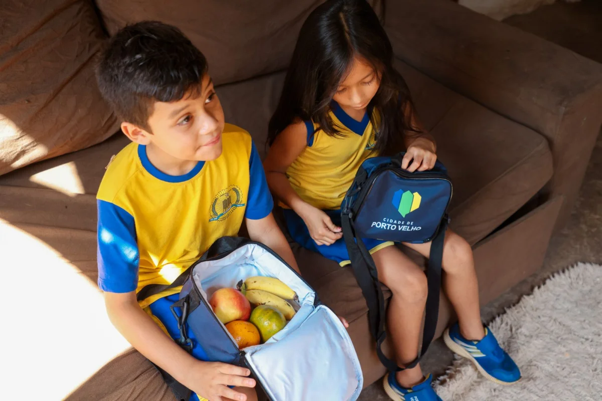 Luís e a Helena não gostam de bolachas, preferem as frutas