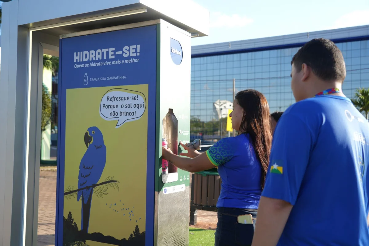 Além da água gelada e quente, o bebedouro tem um vapor para refrescar o corpo durante o intenso verão amazônico