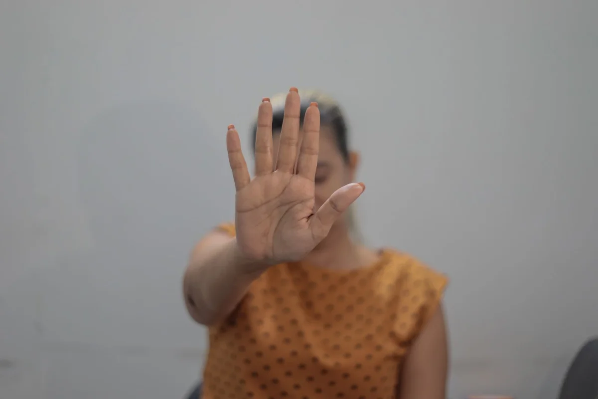 Diante de qualquer indício, a denúncia é imprescindível