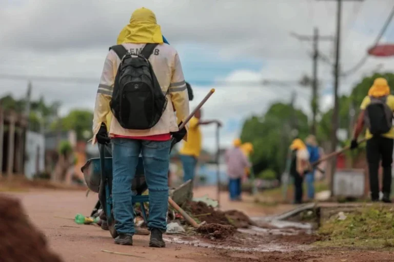 Foram recolhidas cerca de 80 mil toneladas de lixo das ruas da cidade