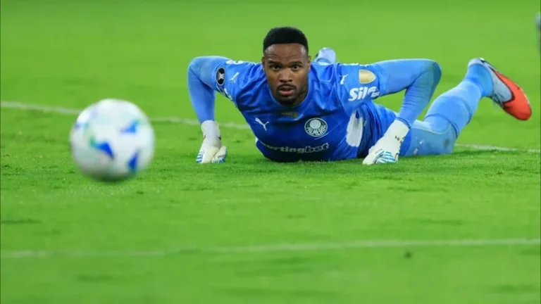 Palmeiras e Cruzeiro empatam em jogo com polêmica e brilho de Carlos Miguel