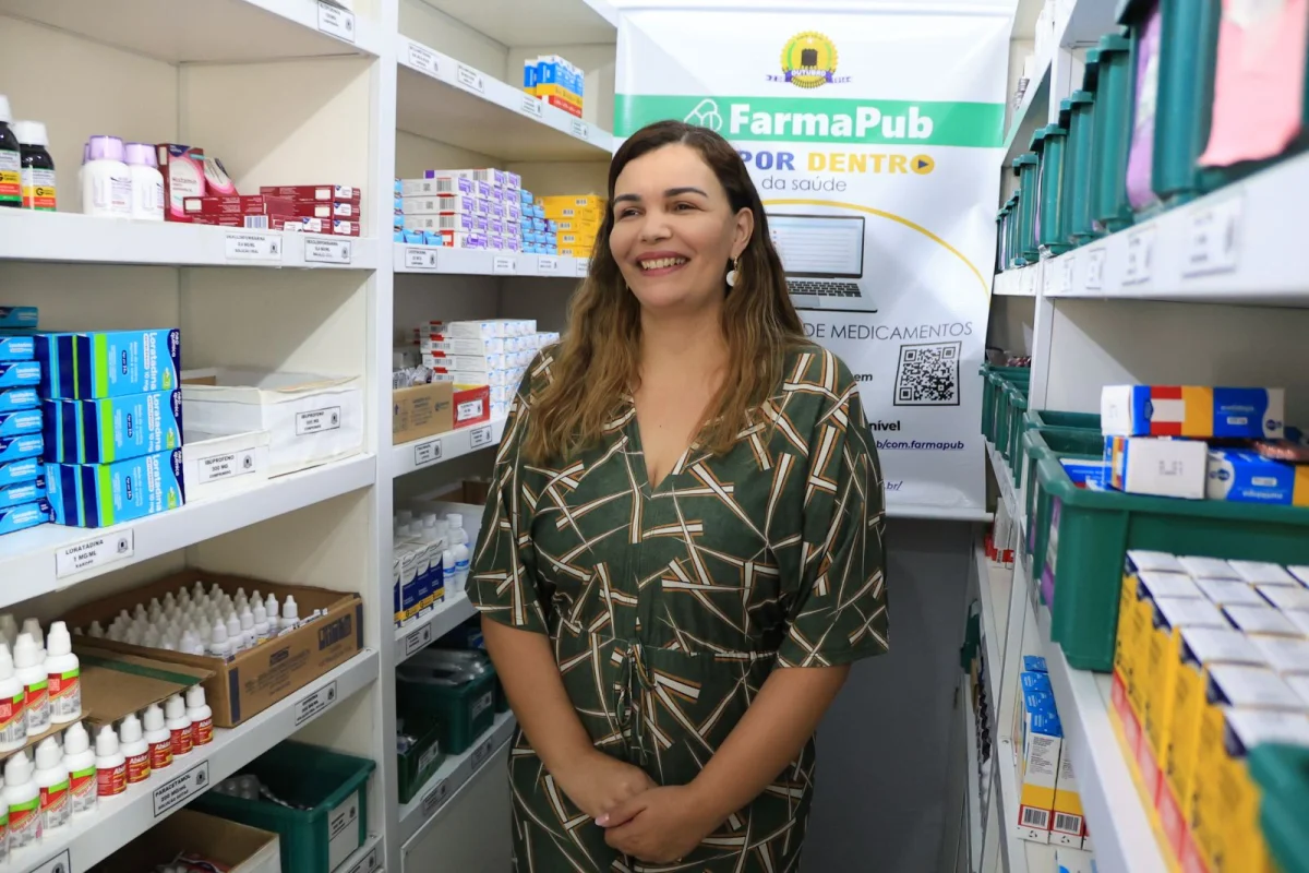 Maíra Oliveira explica que a ferramenta pode ser acessada pela internet ou aplicativo