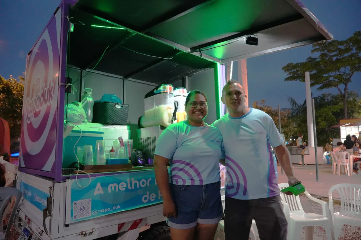 Festa foi um impulso para comerciantes como Simone Felício