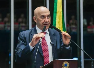 Confúcio Moura chama o país a reagir antes que suas gerações se percam