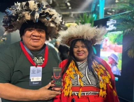 Almir Suruí apresenta à ministra Sonia Guajajara o primeiro chocolate indígena dos Paiter