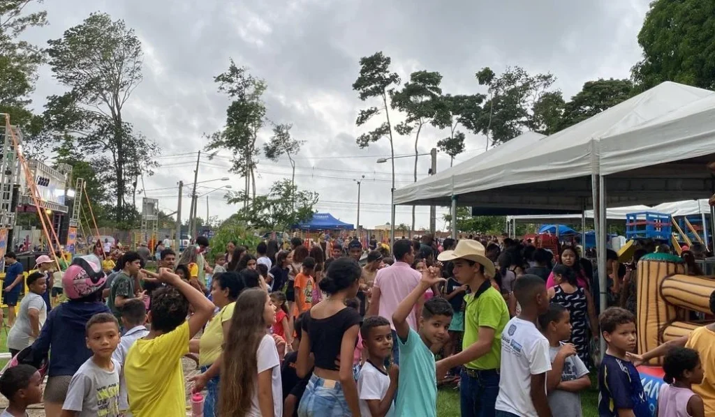 Bebês recebem as vacinas do calendário básico de vacinação do SUS na Unidade Básica de Saúde - UBS Brás.