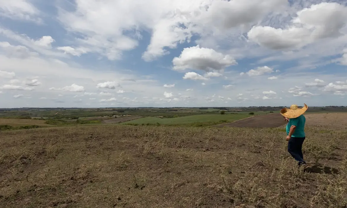 Fábio Pozzebom/Agência Brasil Bagé (RS), 23/02/2023 - Area de região afetada pela estiagem no Rio Grande do Sul. O governo federal deve oficializar medidas para enfrentamento da seca que atinge os municípios gaúchos.