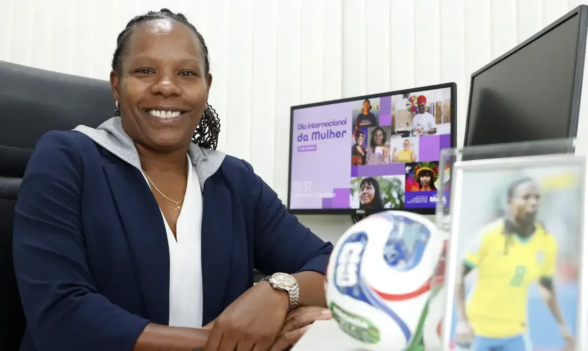 Brasília (DF), 12/03/2026 - Mulheres no Futebol. Formiga, ex-jogadora da Seleção Brasileira de Futebol, atualmente atua no cargo de Diretora de Políticas de Futebol e de Promoção do Futebol Feminino no Ministério do Esporte. Foto: Bruno Peres/Agência Brasil