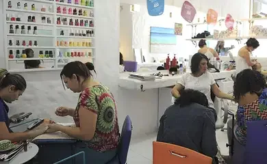 Brasília (DF) - Salões de beleza do DF têm até abril para contratar técnico em microbiologia. Foto: Elza Fiuza/Agência Brasil