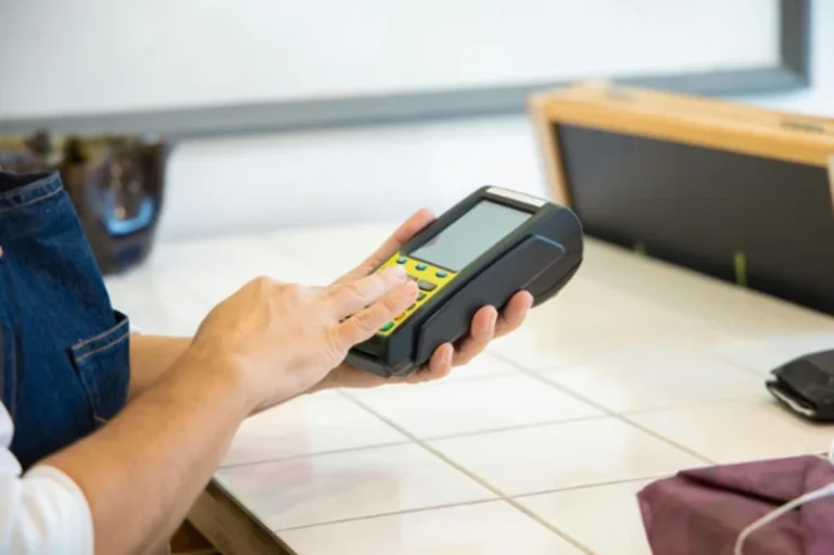 Vantagens de usar maquininhas Point para modernizar suas vendas