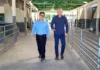 Ezequiel Neiva vistoria avanço das obras de reforma na Escola Cláudio Manoel da Costa, em Cacoal