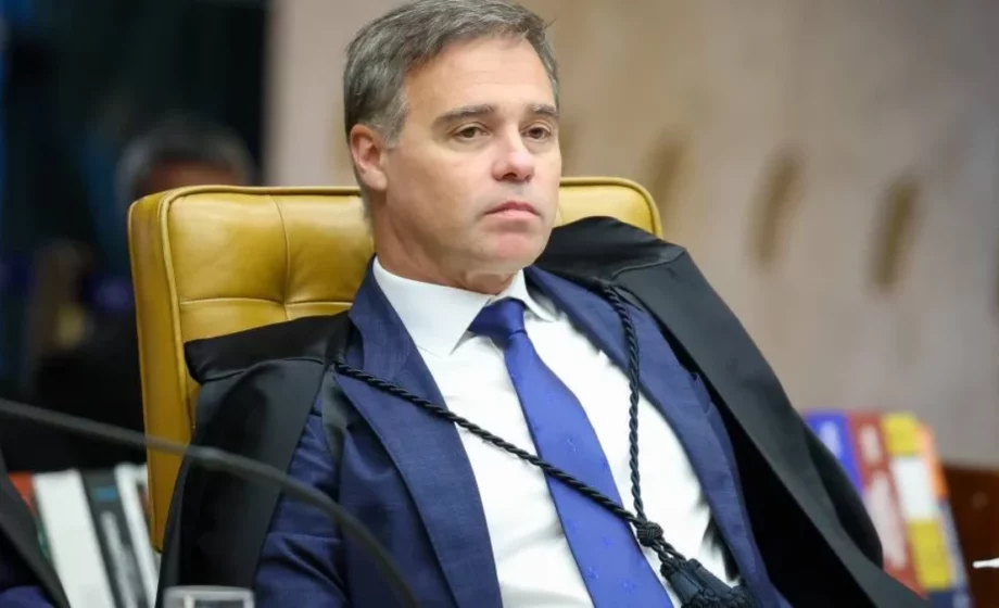 Mendonça mira possível obstrução de Justiça em caso do INSS que envolve Lulinha e governo