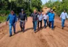 Ezequiel Neiva vistoria rebaixamento de morros em travessão no PA Belo Horizonte, em Machadinho