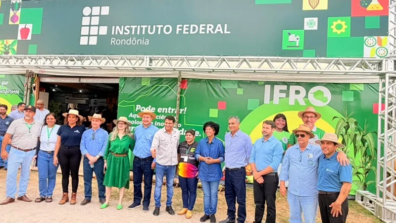 Deputada Sílvia Cristina entrega ônibus para a Faperon/Senar, na Rondônia Rural Show