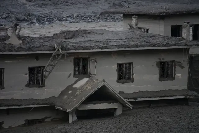 Uma casa coberta de barro em Nuwakot
