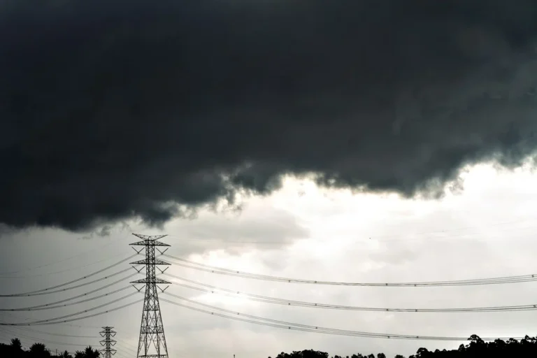 Céu encoberto na zona norte de São Paulo, em outubro de 2020. — Foto: ADRIANA TOFFETTI/A7 PRESS/ESTADÃO CONTEÚDO