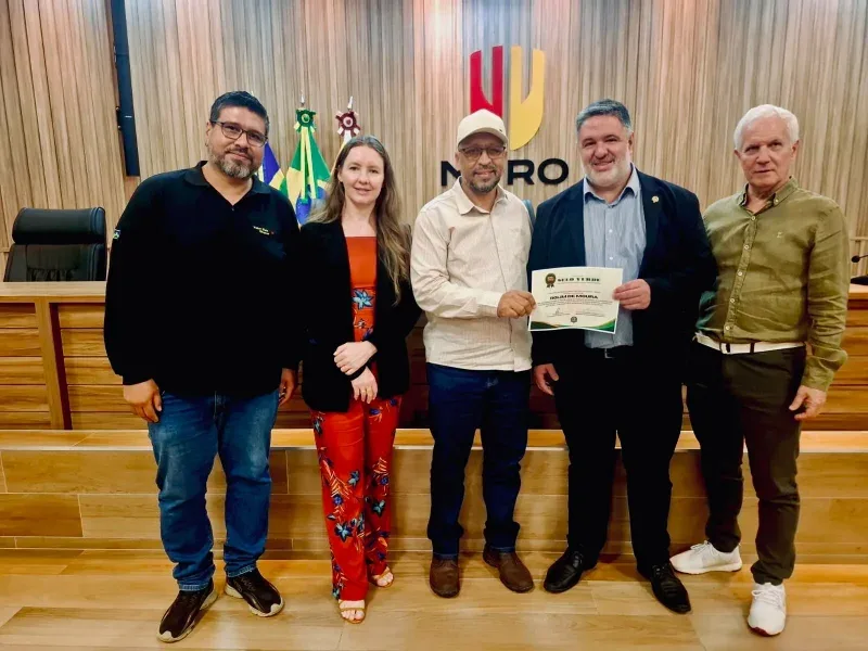 Representando Rolim de Moura e a Secretaria Municipal de Meio Ambiente, Desenvolvimento Urbano e Turismo (SEMMADU), participaram da solenidade o secretário municipal da pasta, Dionísio Pereira Braga (Goiaba), e o Assessor Técnico Especial, Valter Cleio To