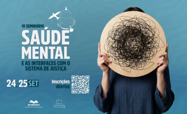 Imagem mostra pessoa cobrindo o rosto indicando confusão mental e um texto com informações do evento