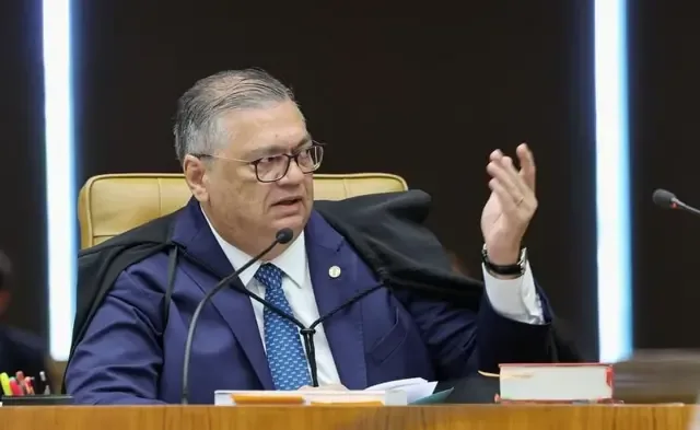 O ministro Flávio Dino durante a sessão desta terça