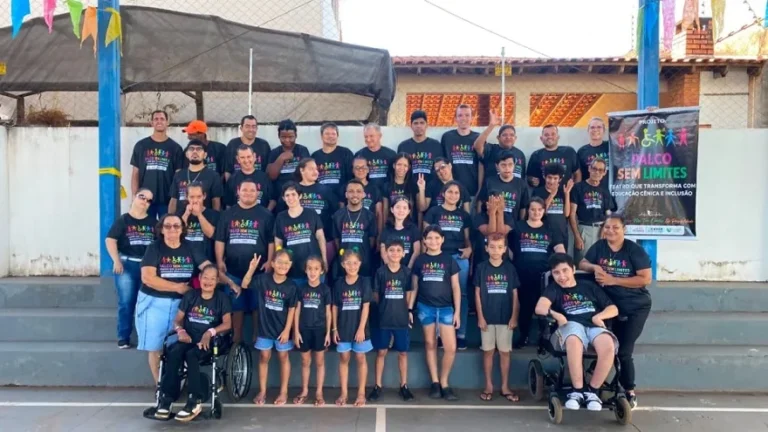 Palco Sem Limites leva teatro às escolas de Rolim de Moura e promove inclusão