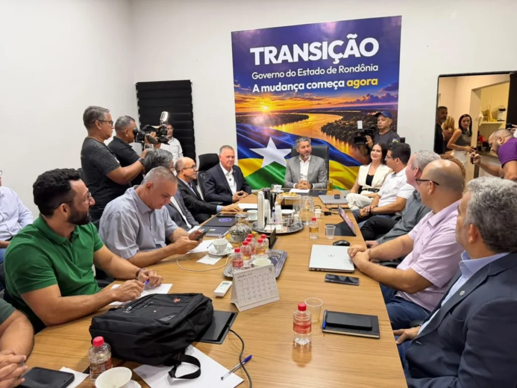 Marcos Rogério reúne equipe de transição e orienta diagnóstico para garantir continuidade dos serviços públicos - veja o vídeo