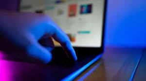 ‘Derruba esse site’: como Vorcaro tentava controlar sua imagem e a de aliados na internet