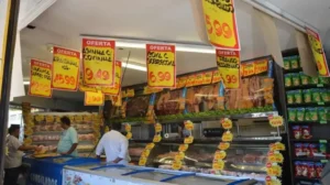 Os sinais preocupantes da economia em 2027 e o que Flávio e Lula propõem para eles
