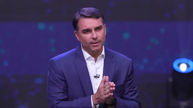 Flávio Bolsonaro durante do debate na Band