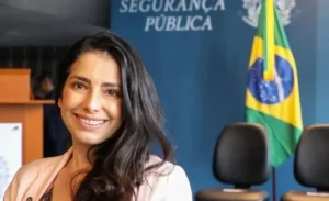 Ministra do TSE que vetou púlpito vazio de Lula trabalhou no governo petista