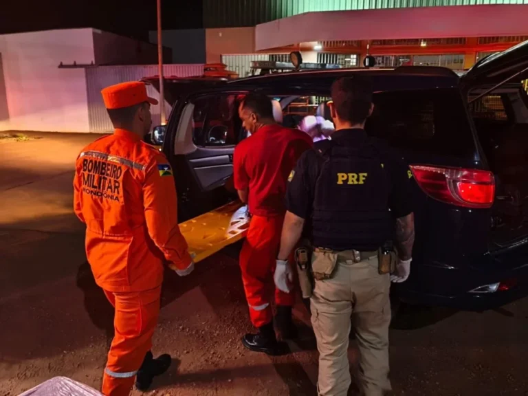 Bebê nasce dentro de viatura da PRF durante auxílio à gestante em Rondônia